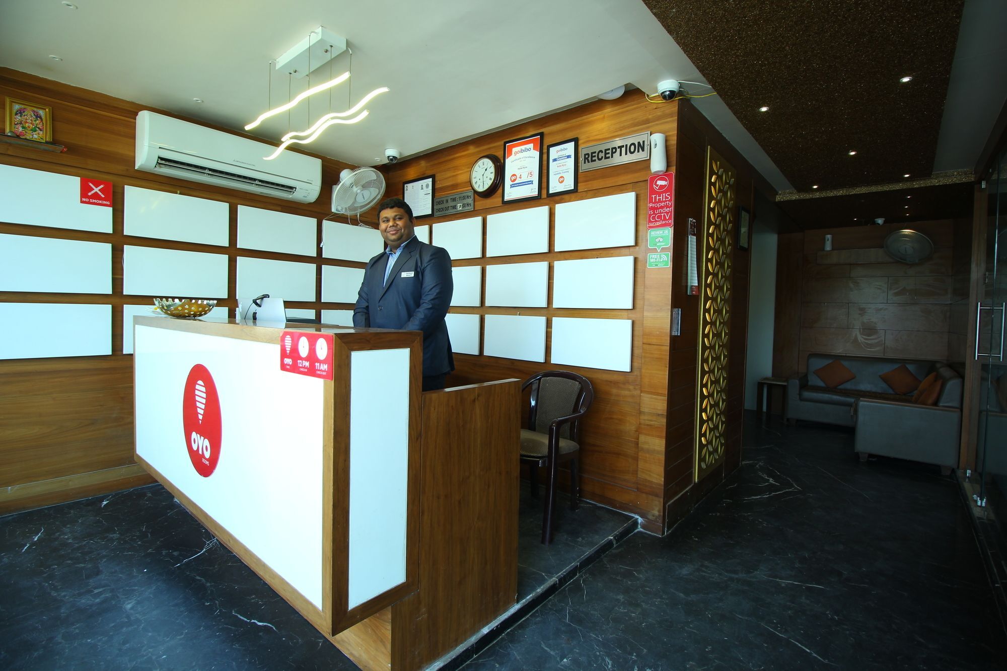 Oyo 8992 Hotel Kyra 아흐메다바드 외부 사진