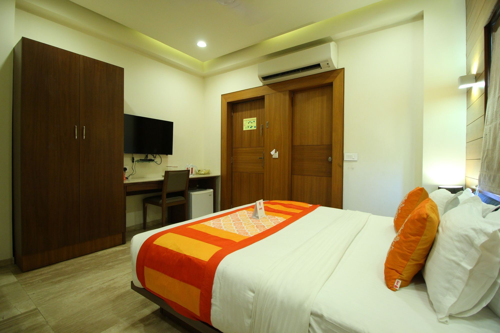 Oyo 8992 Hotel Kyra 아흐메다바드 외부 사진