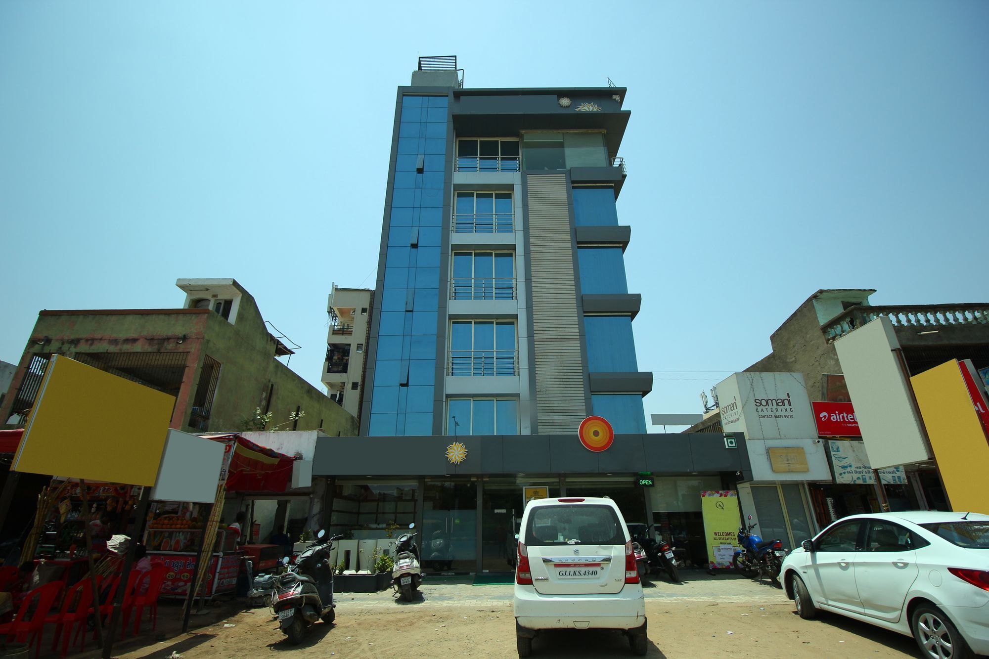 Oyo 8992 Hotel Kyra 아흐메다바드 외부 사진