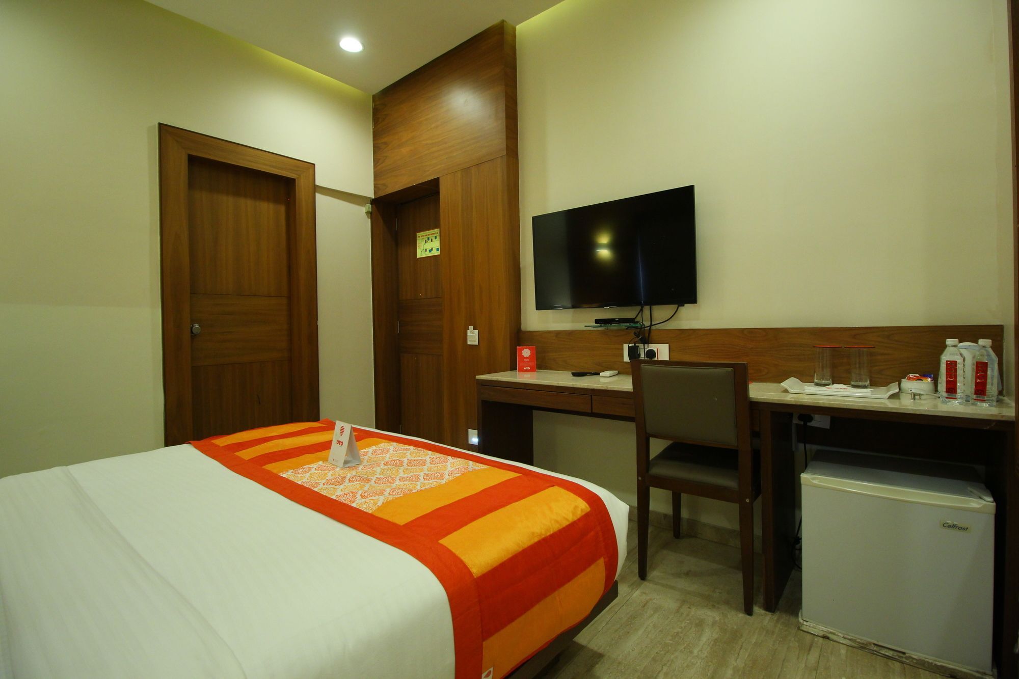 Oyo 8992 Hotel Kyra 아흐메다바드 외부 사진